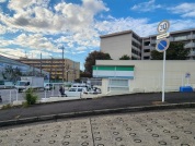 ファミリーマート 津田山駅北店