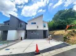 整った外観が街並みに調和し、安心感を与えます。