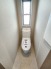 狭さを感じさせない、奥行きたっぷりのトイレスペース。
