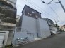 高台だからこそ味わえる、開放感とプライバシーを両立した一邸。