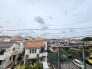整った街並みを望む、穏やかな高台の住まい。